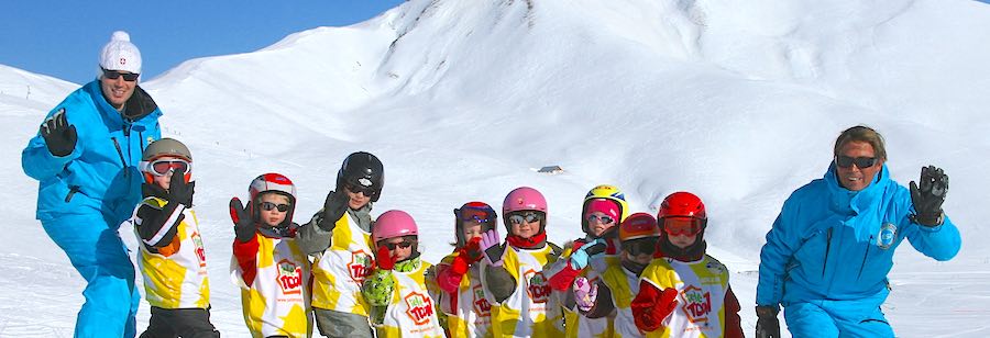 enfants en groupe ski Montgenevre